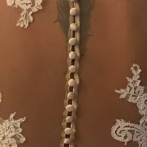 ALLURE WEDDING DRESS NWT - Picture 3 of 10